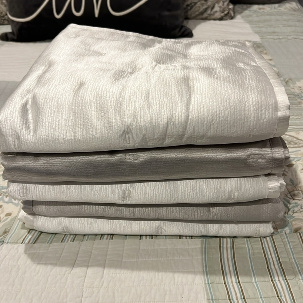 Hotel Collection Bundle Of 5 White & Grey Elegant Bedding Shams Size 27X27